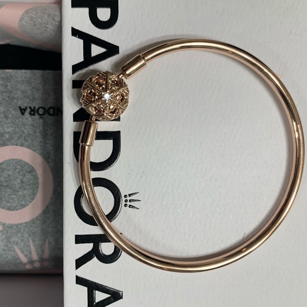 Pandora Moments Sparkling Snowflake Clasp Bangle-Rose Gold Plated - Picture 2 of 9